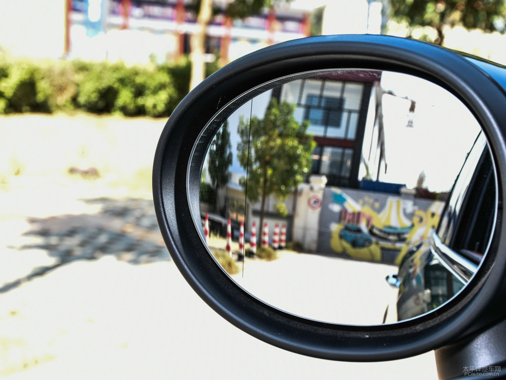 ɫ+ӢGMINI COUNTRYMAN܇^DƬ