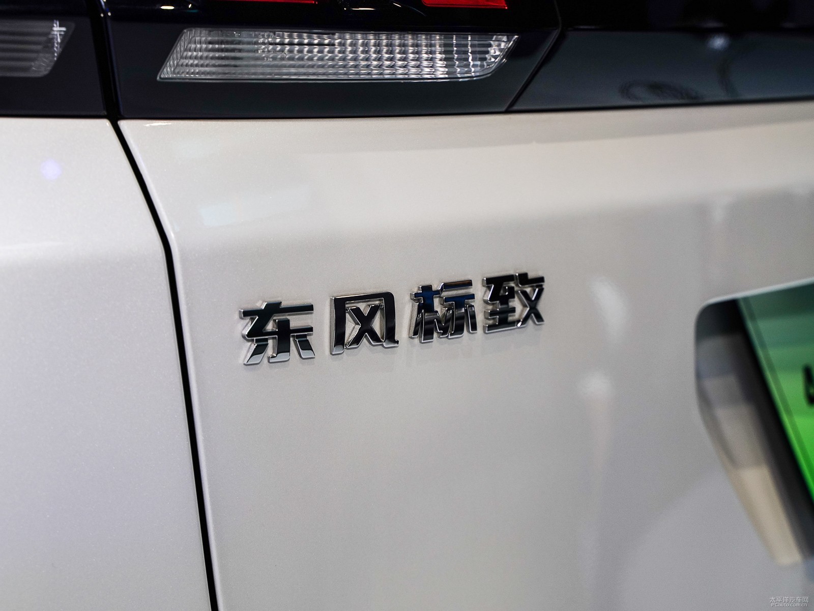 標(biāo)致4008新能源外觀高清大圖