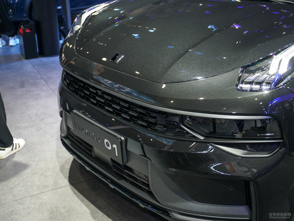 領(lǐng)克01圖片