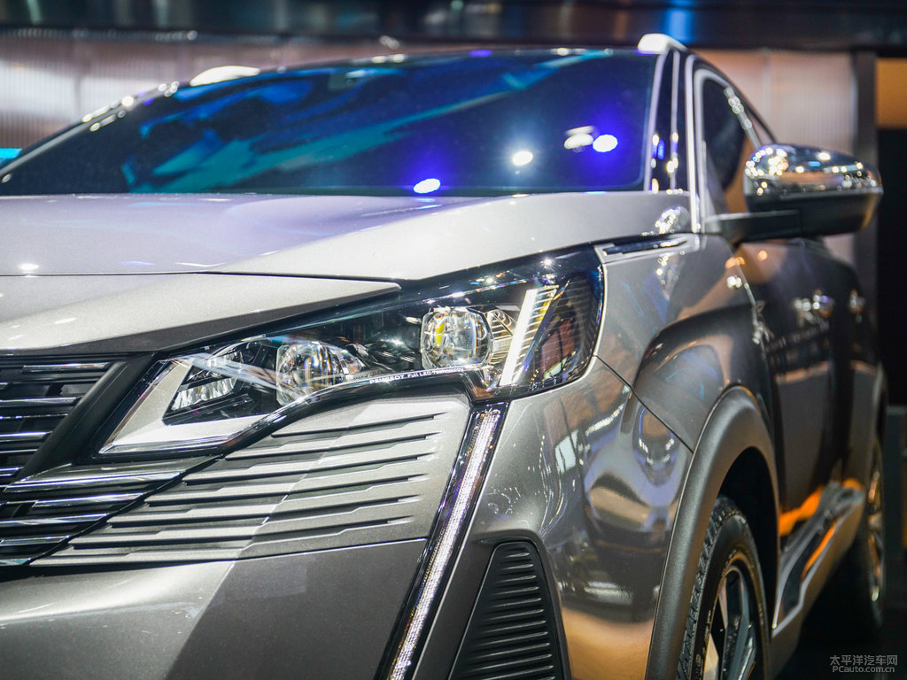 青巖灰標(biāo)致5008車(chē)頭外觀圖片