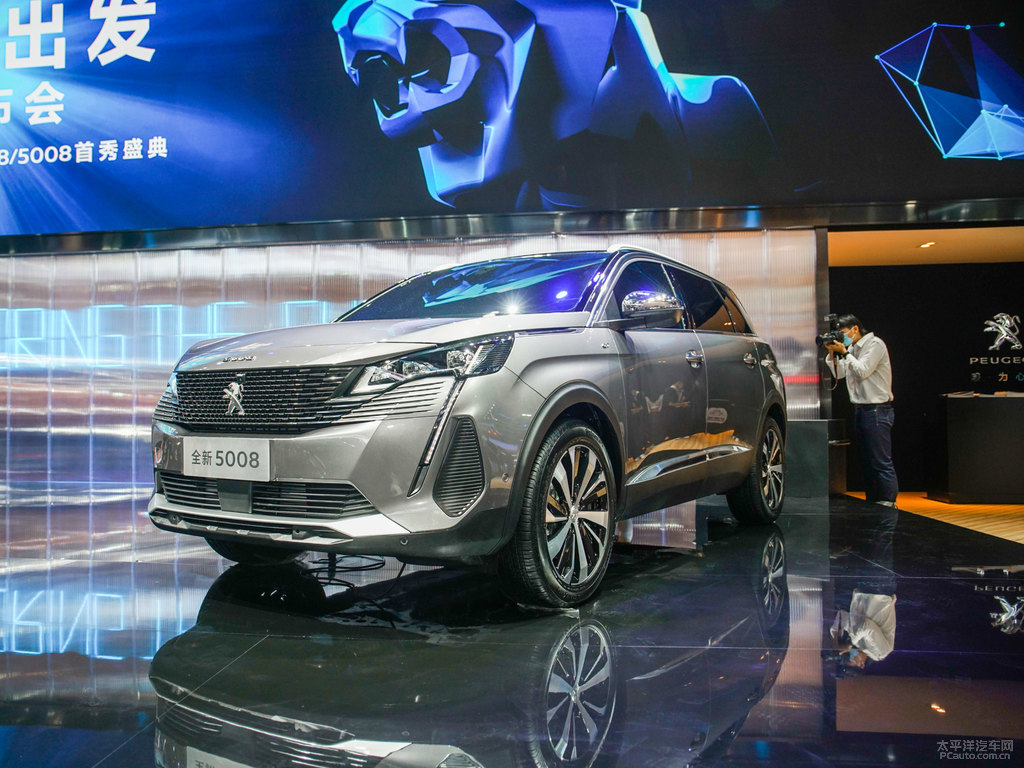 青巖灰標致5008整車外觀外觀圖片