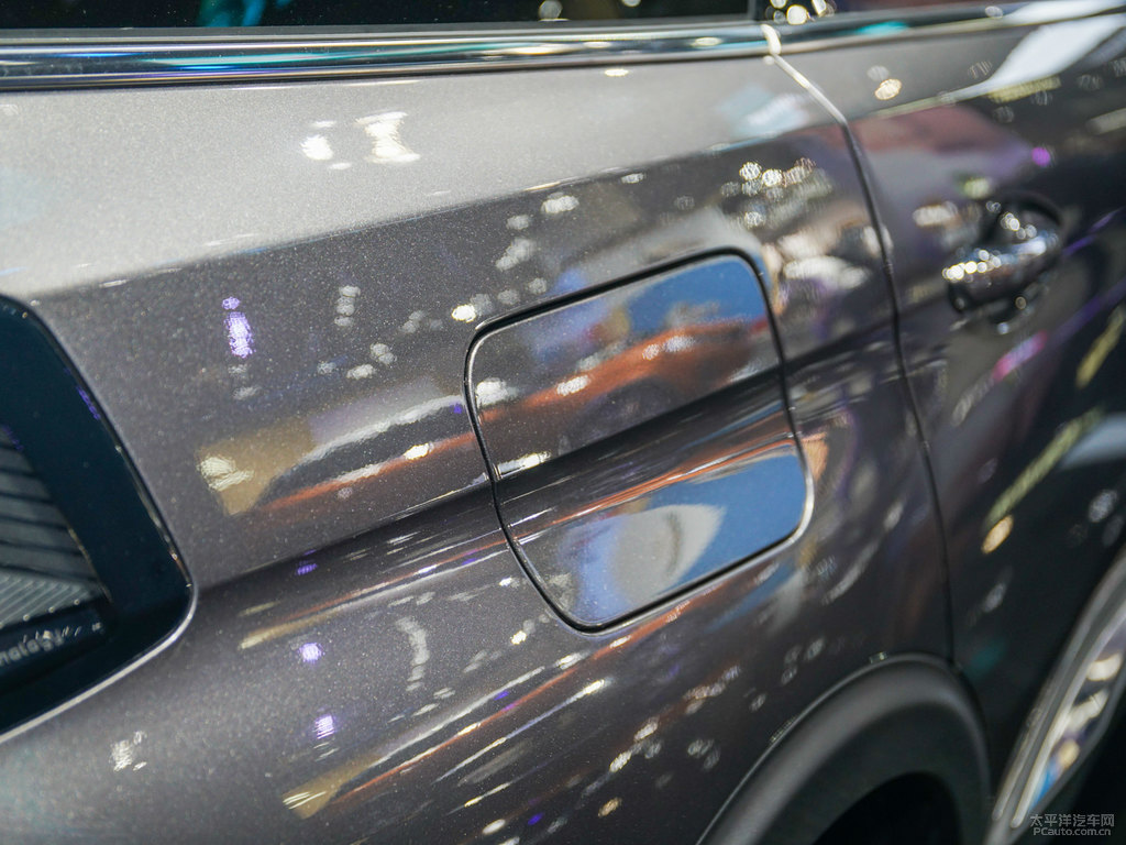 青巖灰標(biāo)致5008車(chē)身外觀(guān)圖片