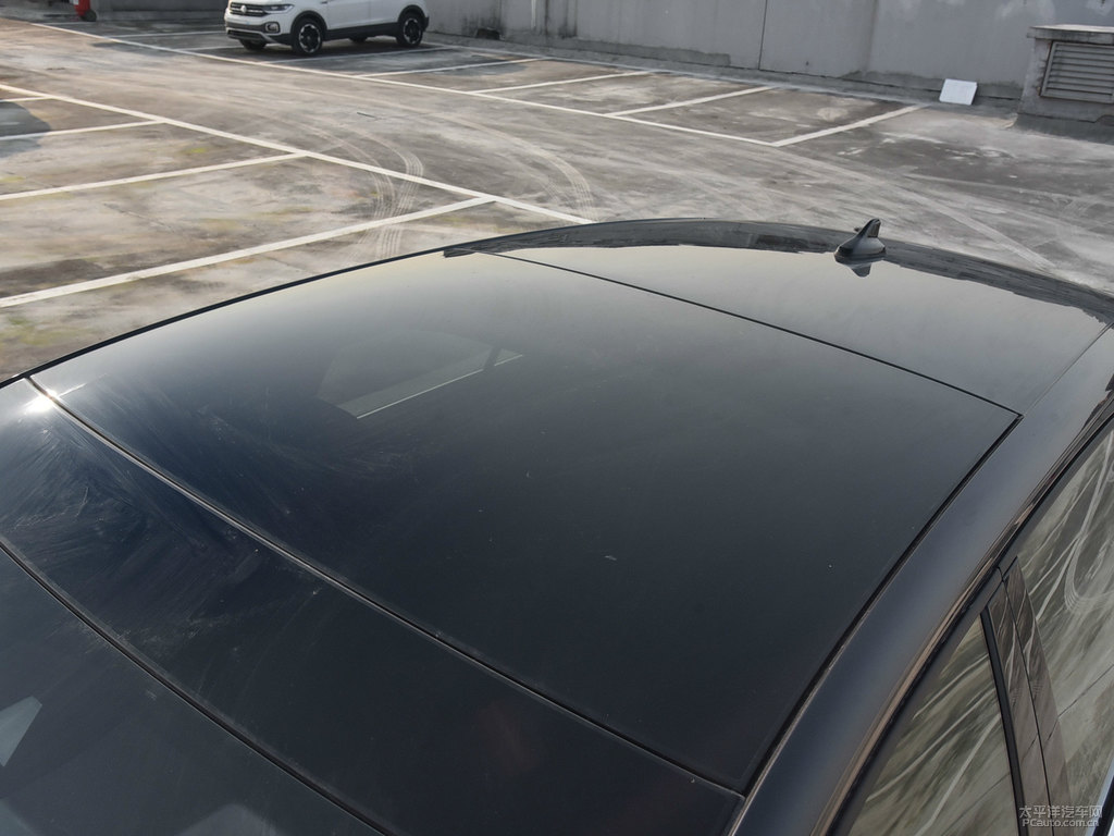 啞光黑高爾夫車身外觀圖片