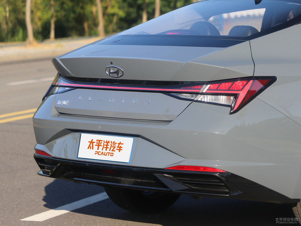 太空灰伊蘭特車尾外觀圖片