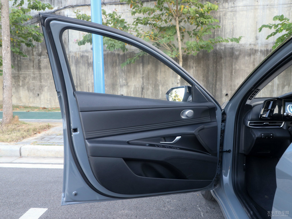 太空灰伊蘭特車(chē)廂內(nèi)飾圖片