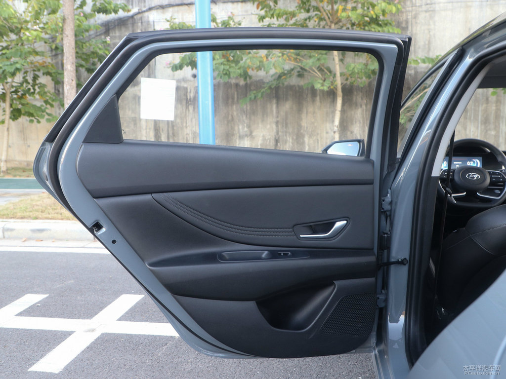 太空灰伊蘭特車廂內(nèi)飾圖片