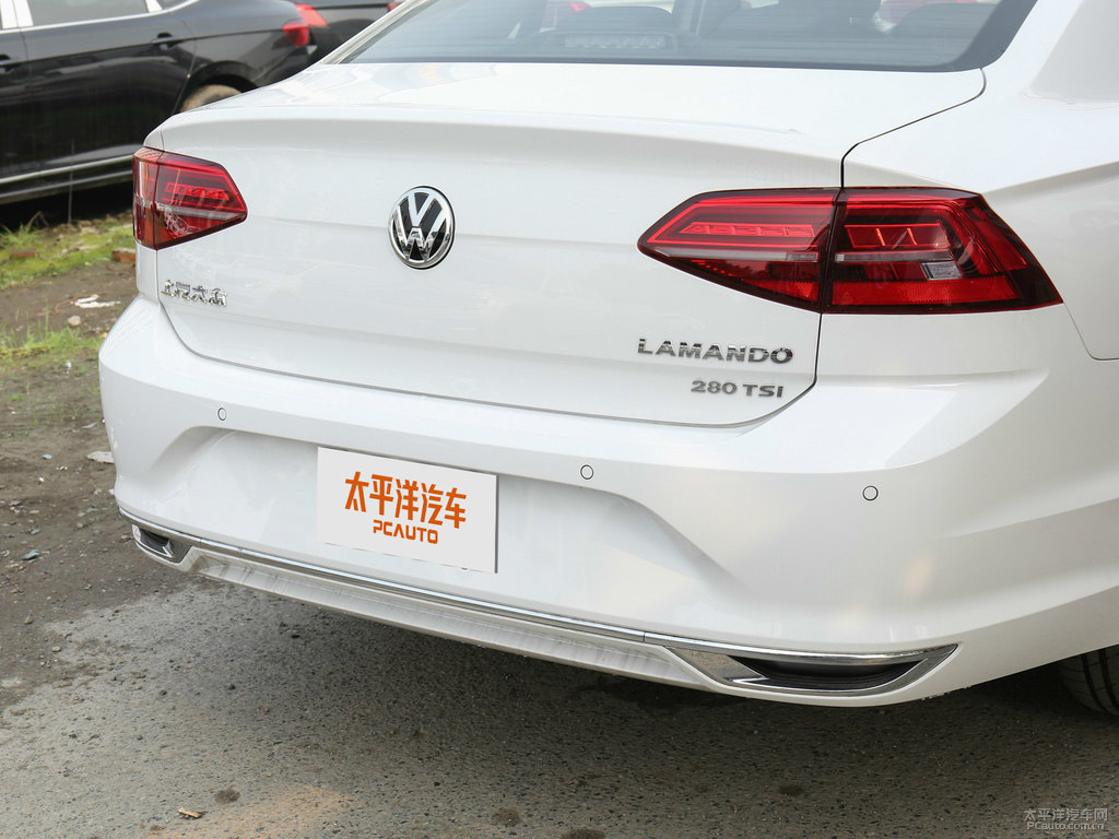 凜冽白凌渡車尾外觀圖片