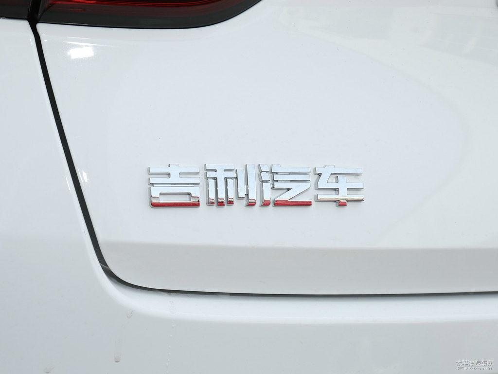 冰晶白星瑞車尾外觀圖片