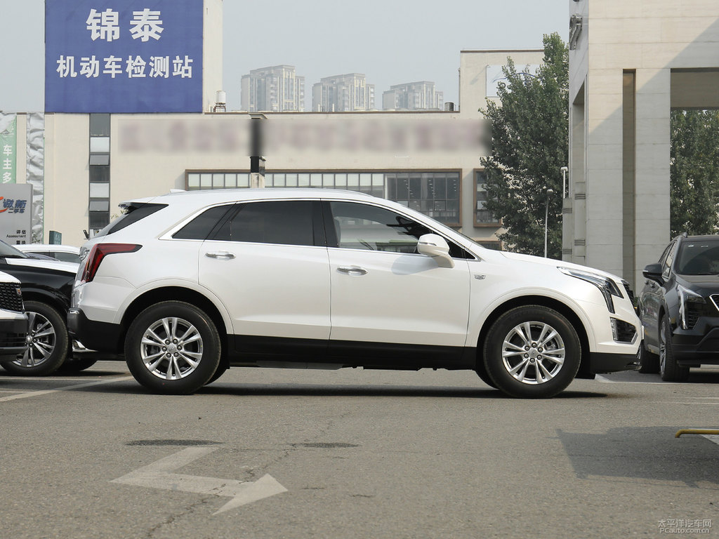 鉆白凱迪拉克XT5整車外觀外觀圖片