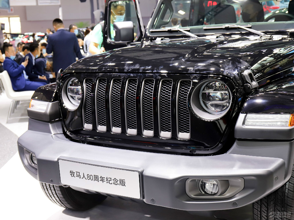 醇黑牧馬人車頭外觀圖片