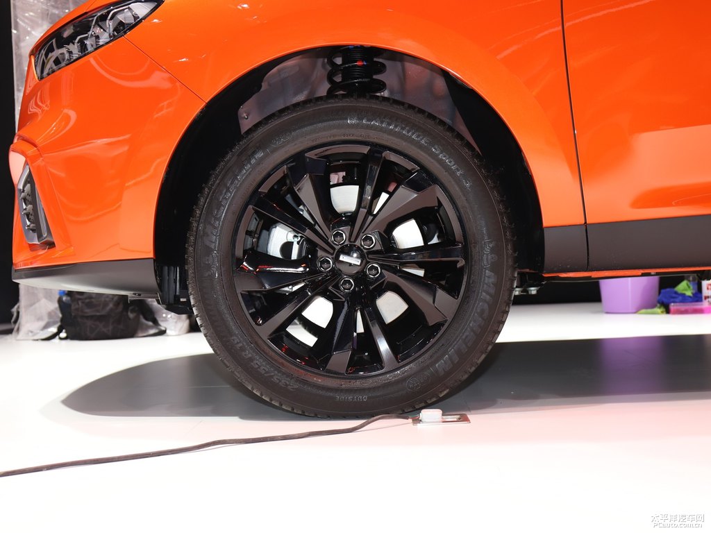 元?dú)獬任号?VV5車(chē)身外觀圖片