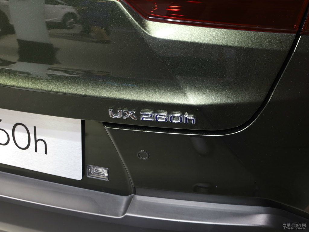 黛青云母色雷克薩斯UX車尾外觀圖片