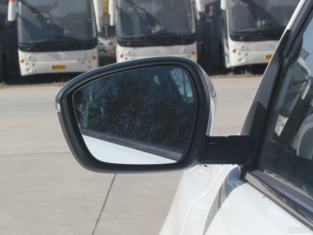 漢玉白遠(yuǎn)景X6車身外觀圖片