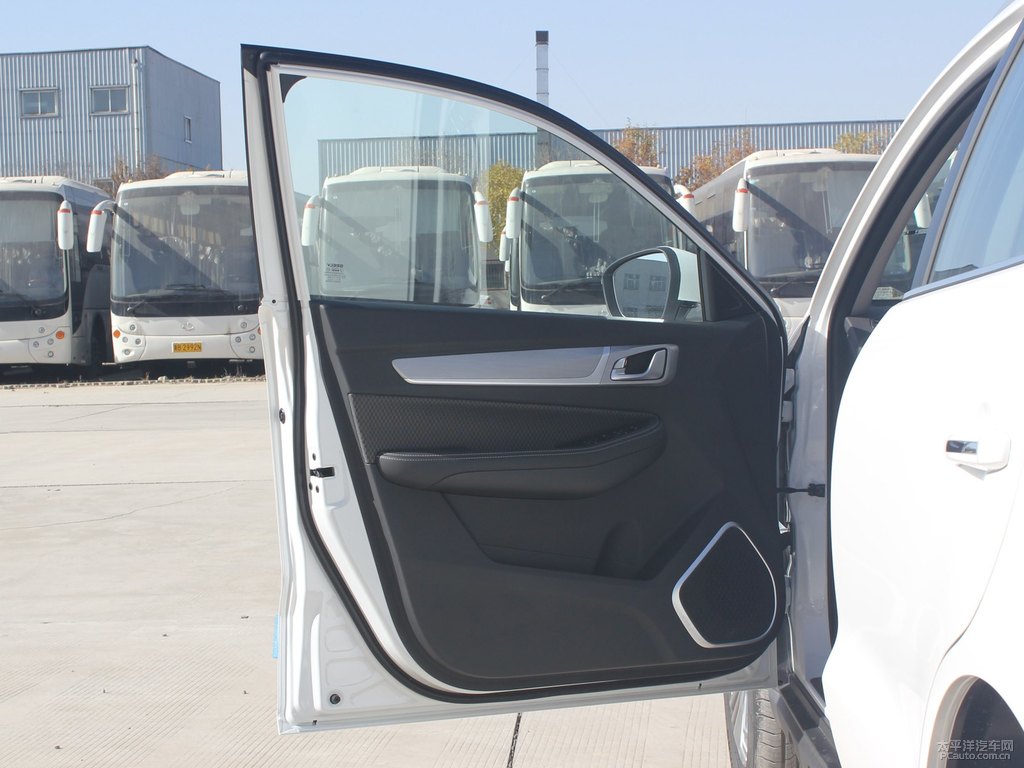漢玉白遠景X6車廂內(nèi)飾圖片