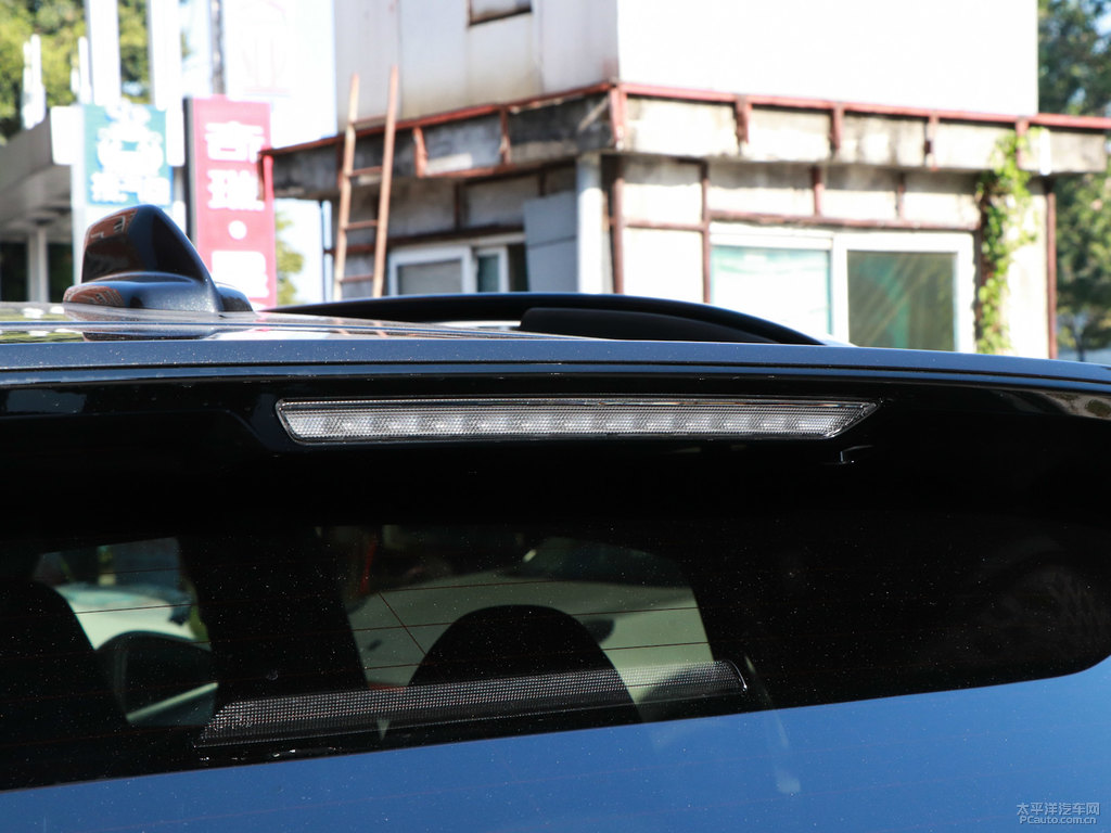 黑色領克01車尾外觀圖片