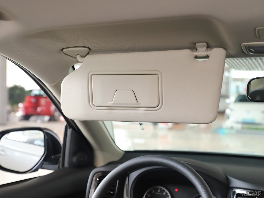 珍珠白歐藍(lán)德車廂內(nèi)飾圖片