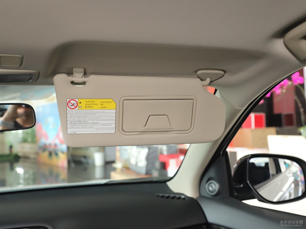 珍珠白歐藍(lán)德車廂內(nèi)飾圖片