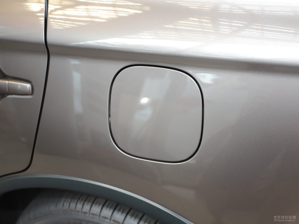 棕褐歐藍德車身外觀圖片