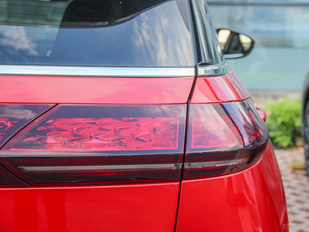 悅動(dòng)紅小鵬G3車(chē)尾外觀(guān)圖片