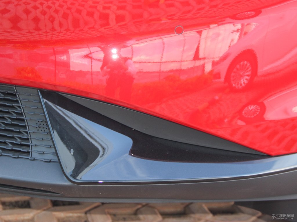 悅動(dòng)紅小鵬G3車頭外觀圖片