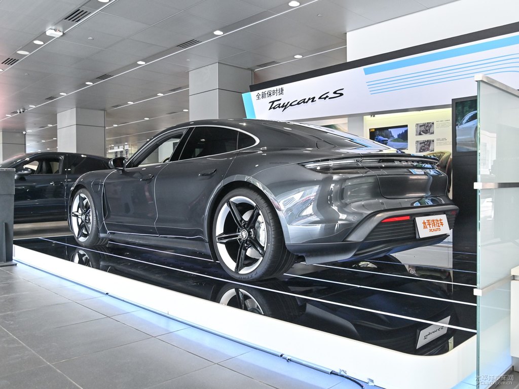 火山灰Taycan整車外觀外觀圖片