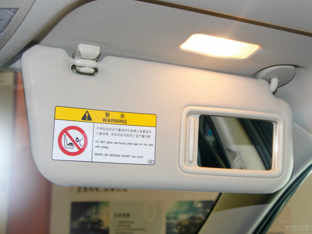 超音速石英白雷克薩斯CT車廂內(nèi)飾圖片