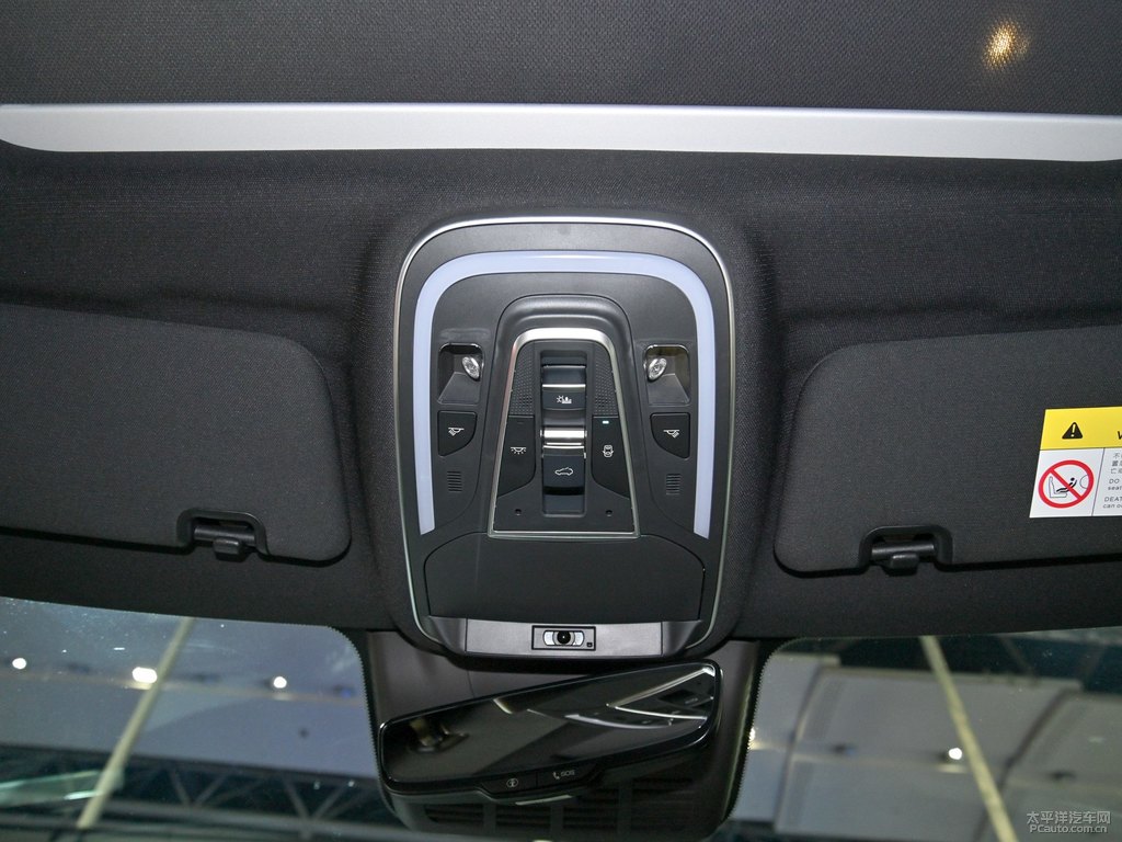 赤帝紅唐新能源車廂內(nèi)飾圖片