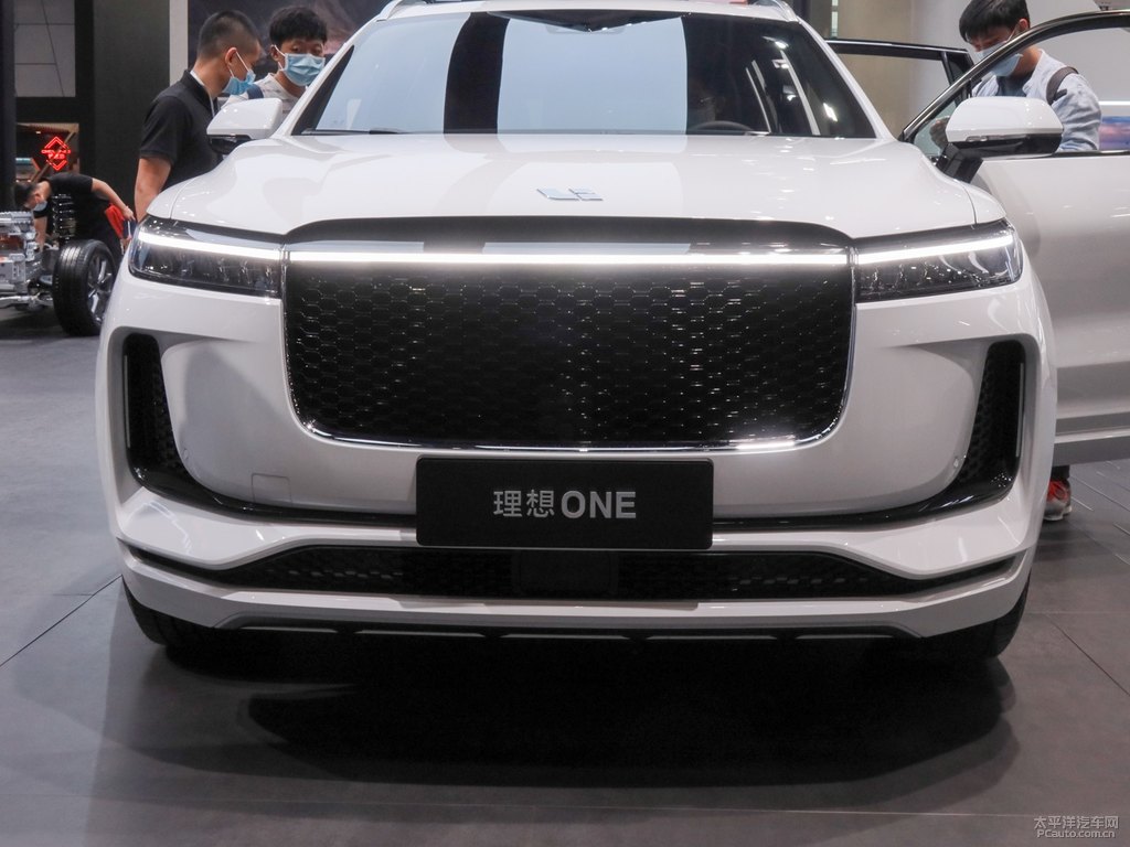 白色理想ONE車頭外觀圖片
