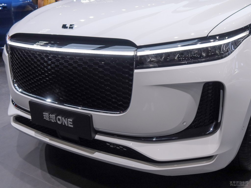 白色理想ONE車頭外觀圖片