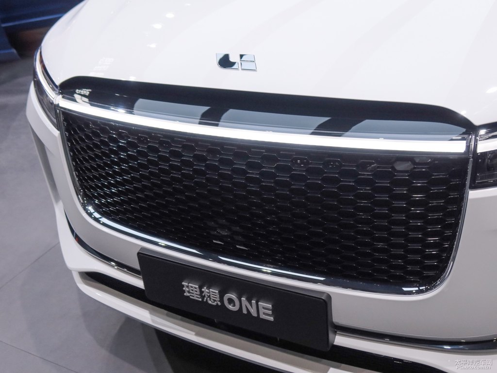 白色理想ONE車頭外觀圖片