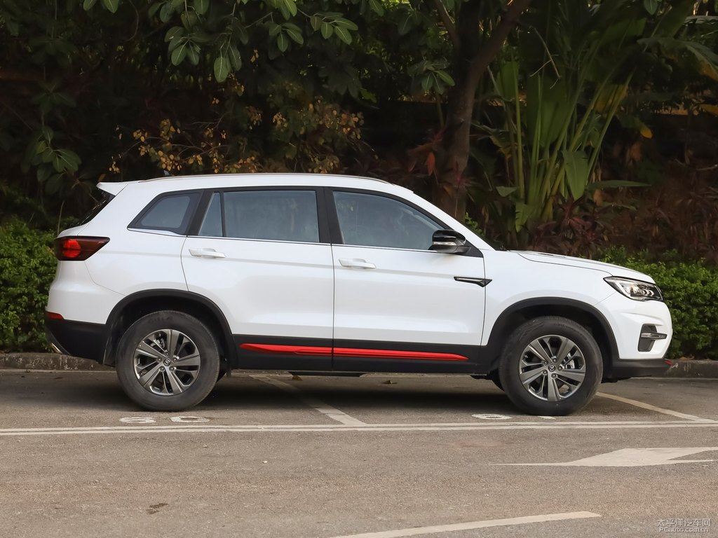 精靈白長安CS75整車外觀外觀圖片