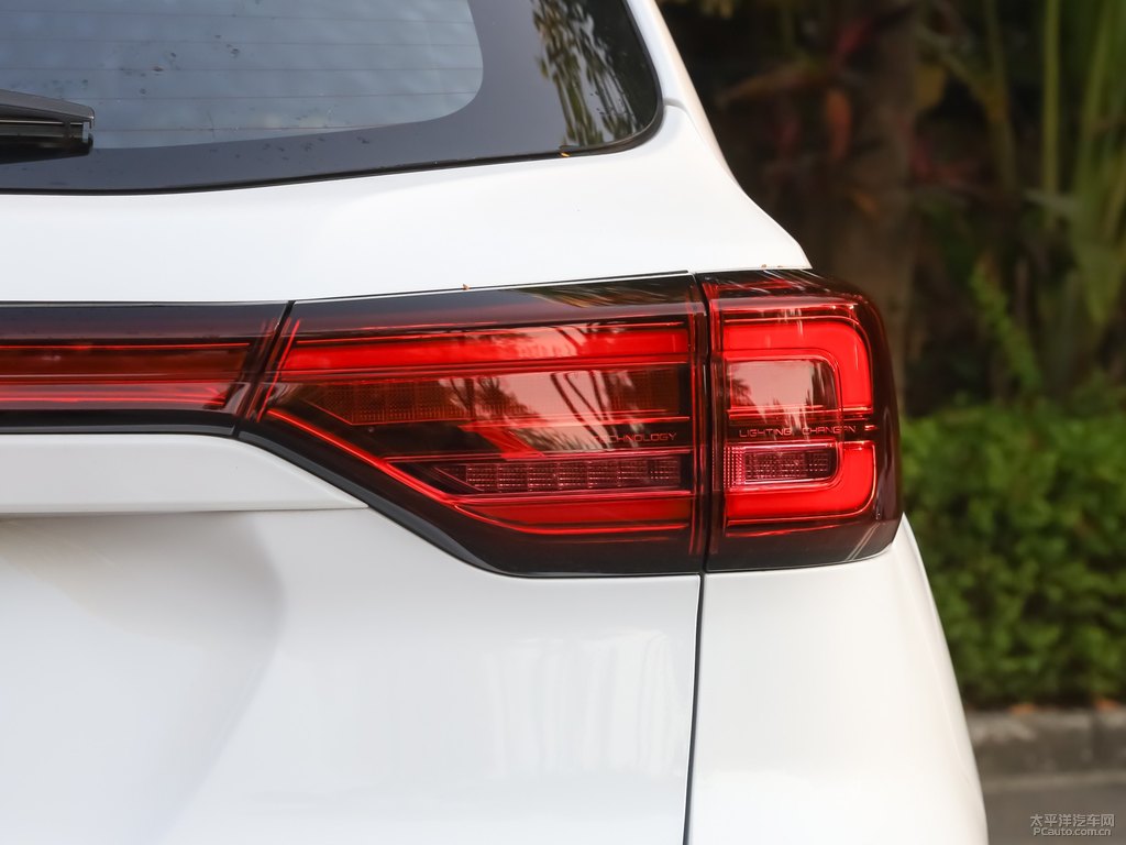 精靈白長(zhǎng)安CS75車尾外觀圖片