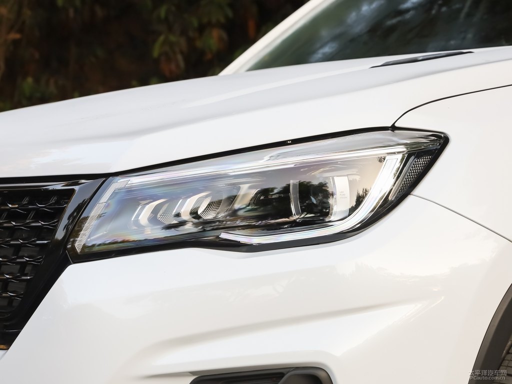 精靈白長安CS75車頭外觀圖片