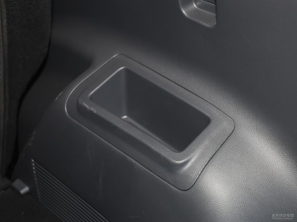 精靈白長安CS75后備廂空間圖片