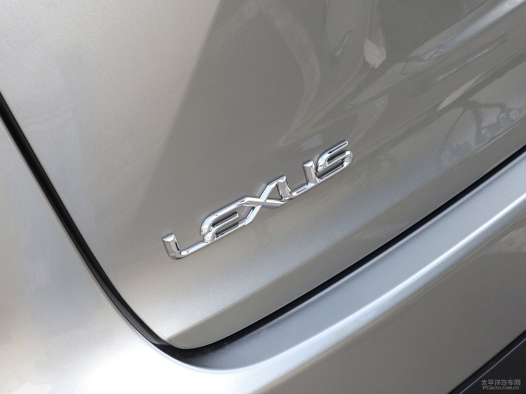 超音速鈦銀雷克薩斯NX車尾外觀圖片