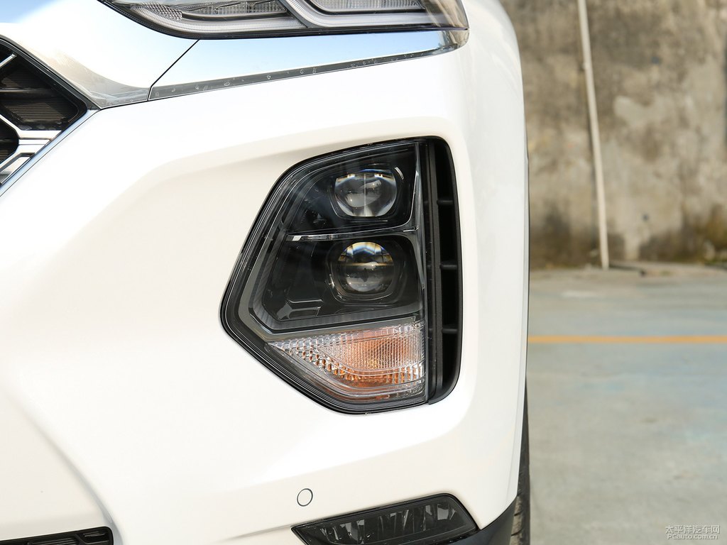 水晶白勝達(dá)車頭外觀圖片