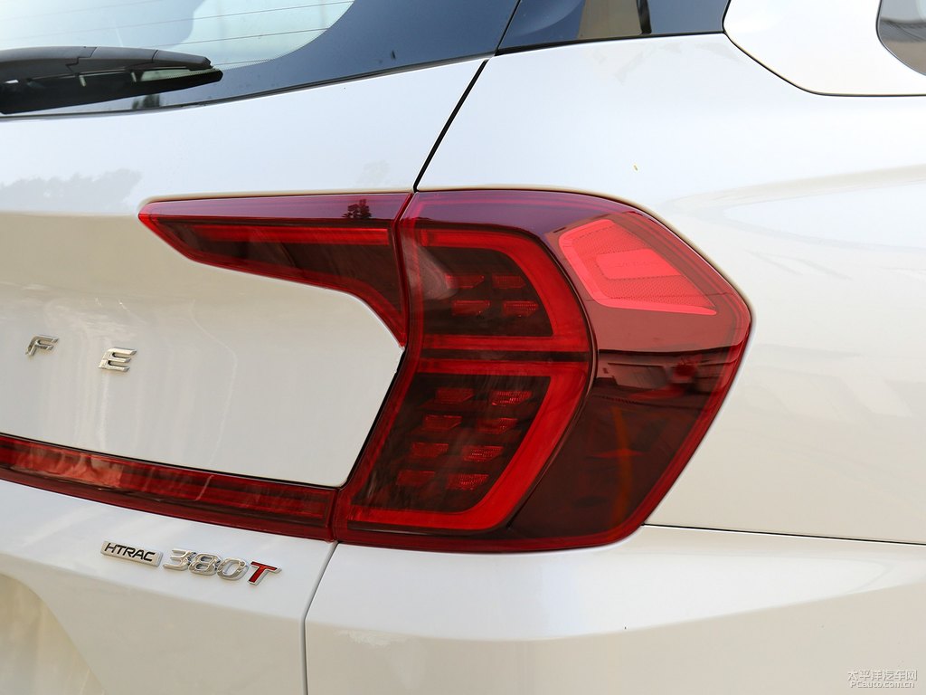 水晶白勝達(dá)車(chē)尾外觀圖片