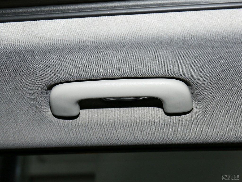 水晶白勝達車廂內(nèi)飾圖片
