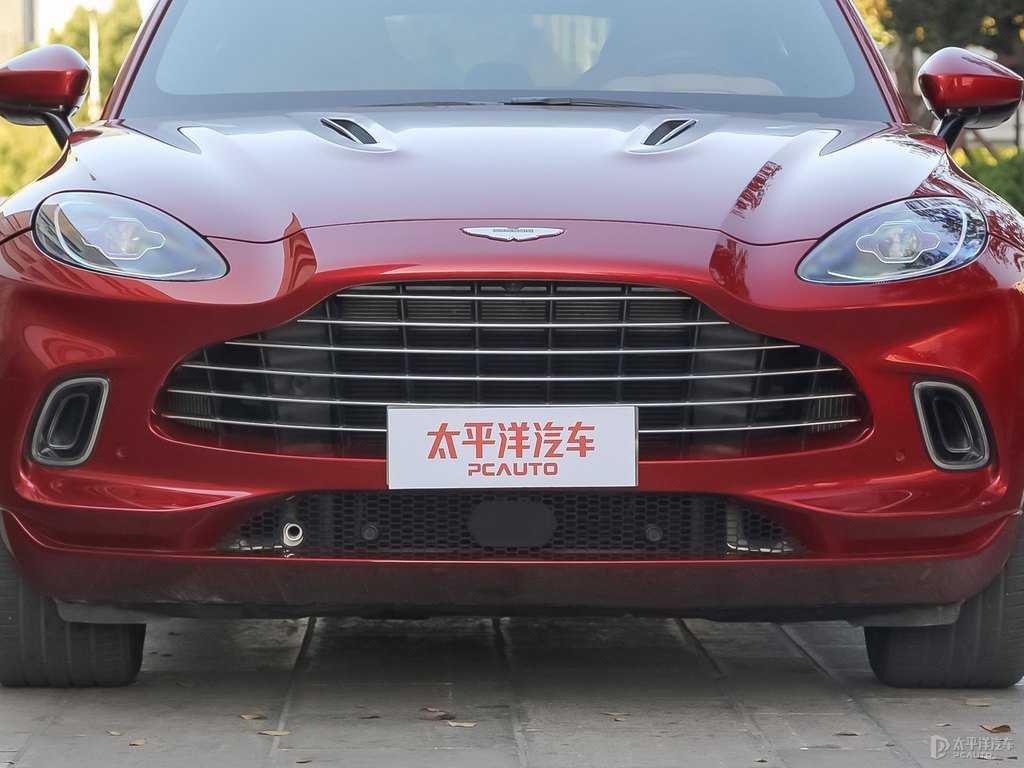 極致紅阿斯頓·馬丁DBX車頭外觀圖片