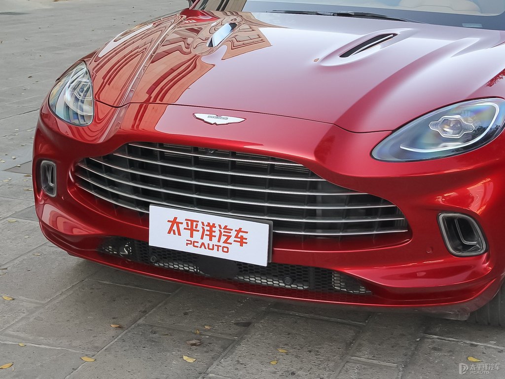 極致紅阿斯頓·馬丁DBX車頭外觀圖片