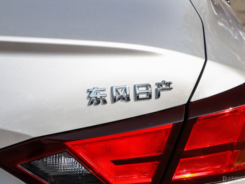 月光銀天籟車尾外觀圖片