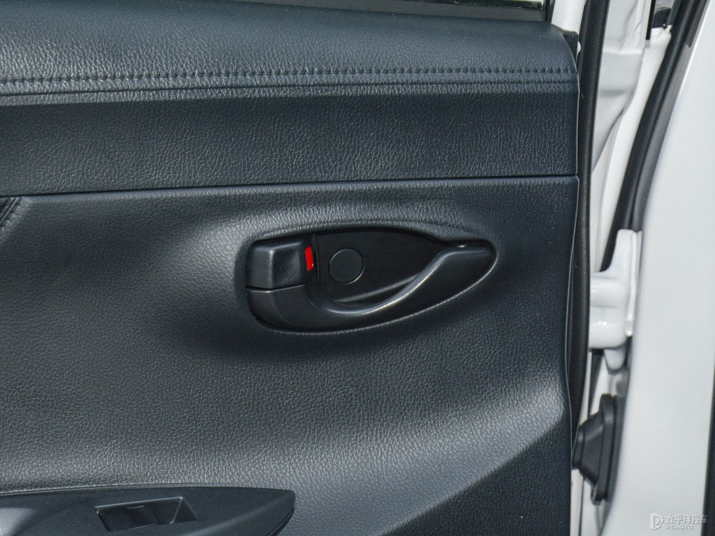 超級白色威馳FS車廂內飾圖片
