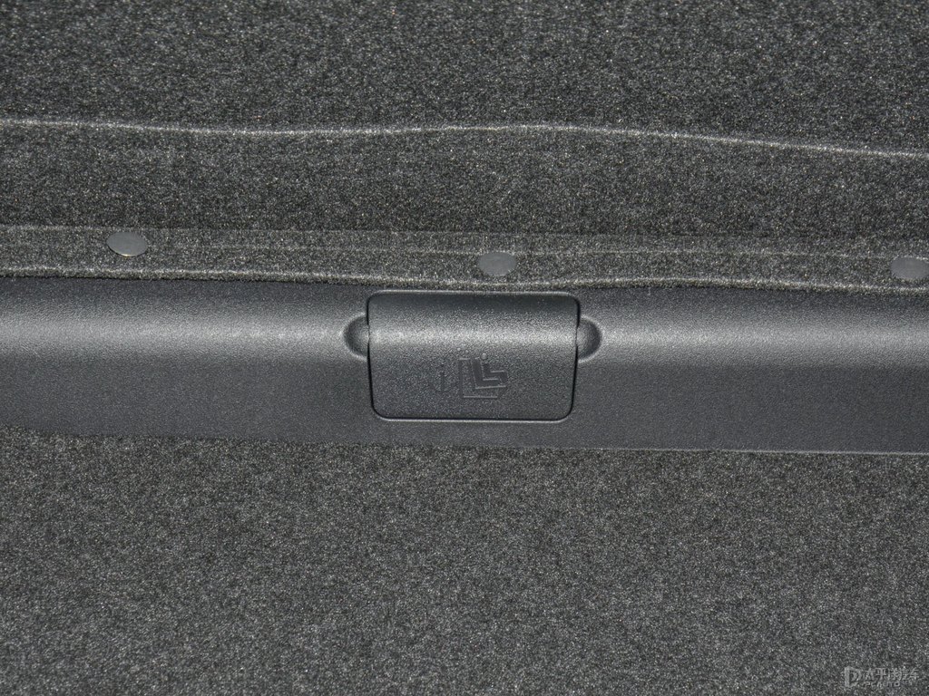 超級(jí)白色威馳FS后備廂空間圖片