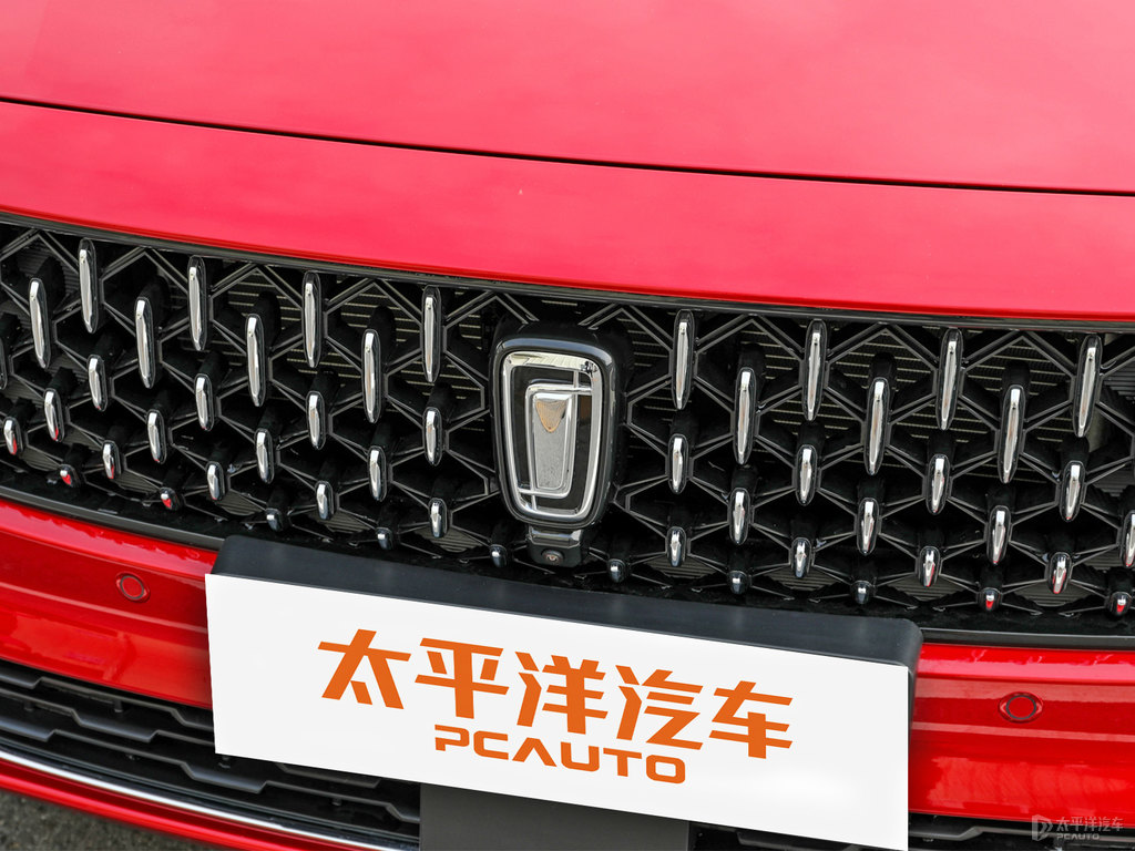 量子紅奔騰B70車頭外觀圖片