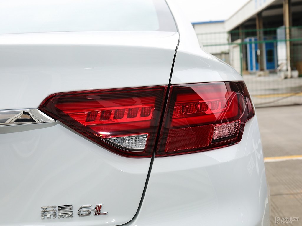 帝豪GL車尾外觀圖片