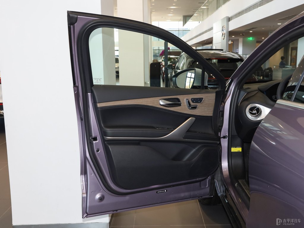 銀河紫騰勢(shì)X車廂內(nèi)飾圖片