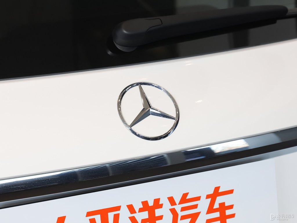 北極白奔馳GLE車尾外觀圖片