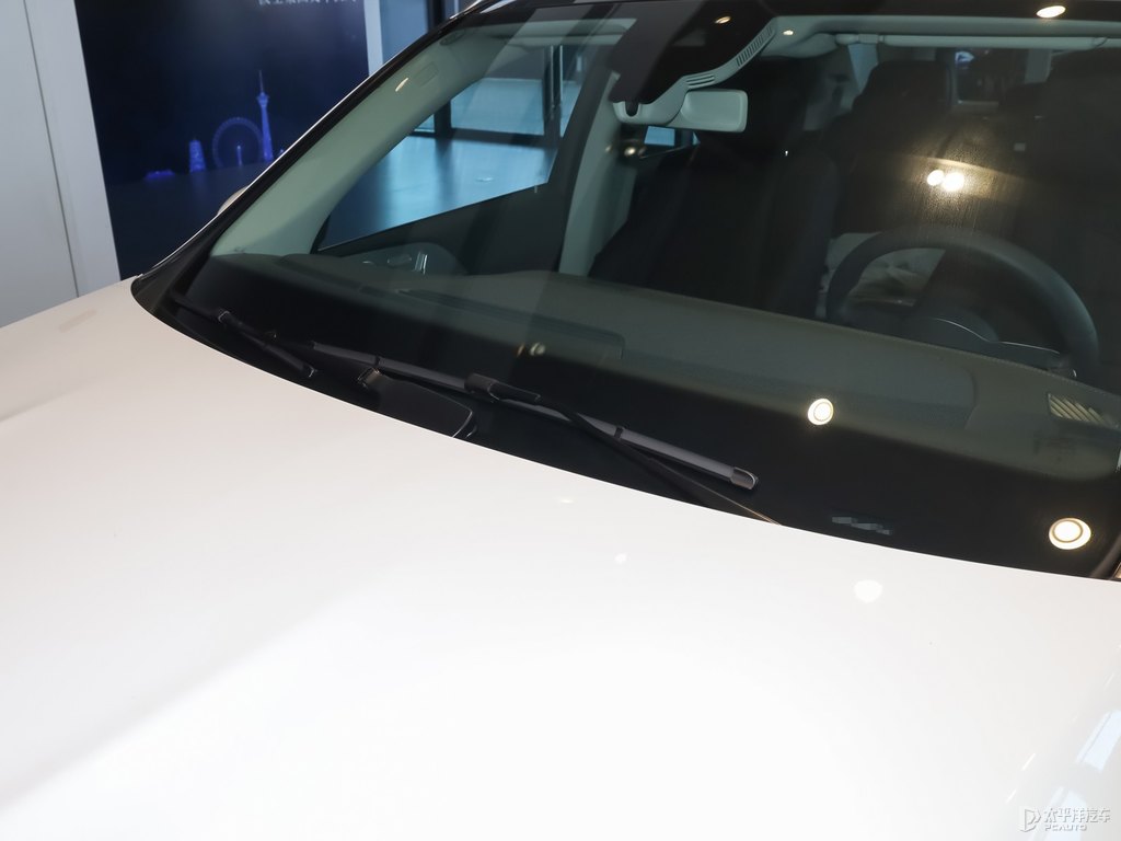 北極白奔馳GLE車身外觀圖片