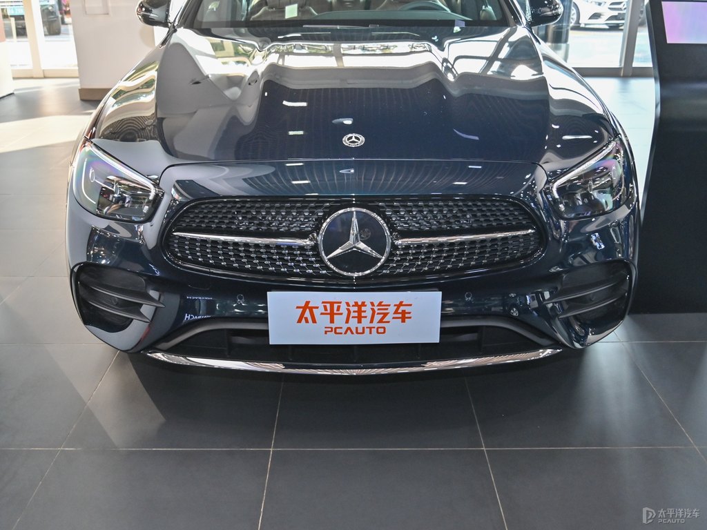 松石綠奔馳E級(jí)車頭外觀圖片