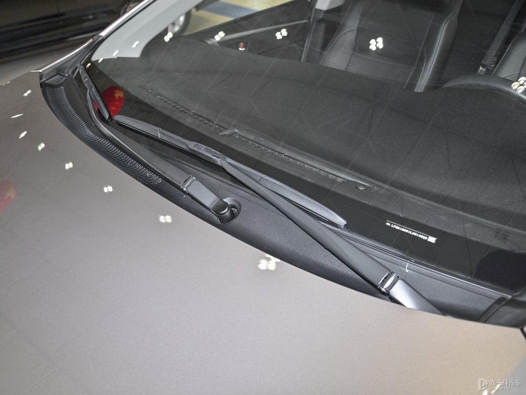 鉑青銅金屬色卡羅拉雙擎E+車身外觀圖片